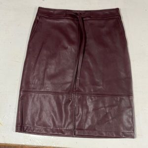 Liz Claiborne Burgundy Pencil Skirt in Imitation Leather size 6